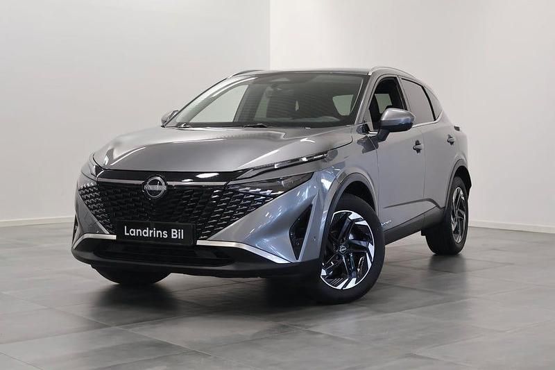 Grå Begagnad 2025 Nissan Qashqai SUV | 354 700 kr (Marknadspris) - Bild 1/4