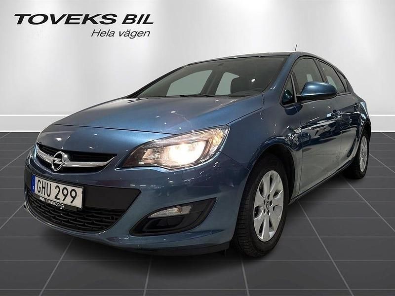 Blå Begagnad 2015 Opel Astra Halvkombi | 79 900 kr (Marknadspris) - Bild 1/4