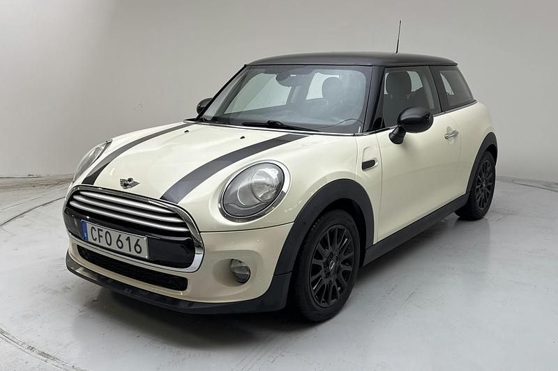 Vit Begagnad 2015 Mini Cooper Chili Halvkombi | 74 000 kr - Bild 1/4