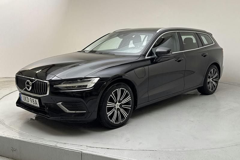 Svart Begagnad 2021 Volvo V60 Kombi | 270 000 kr (Marknadspris) - Bild 1/4
