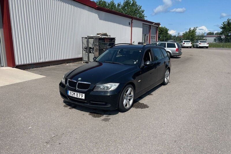 Svart Begagnad 2005 BMW 320 Advantage Kombi | 56 500 kr (Lite dyr) - Bild 1/4