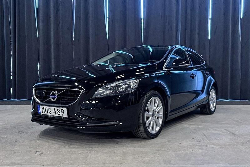 Begagnad Volvo V40 191 HK (140 kW) 2015 Svart Kombi