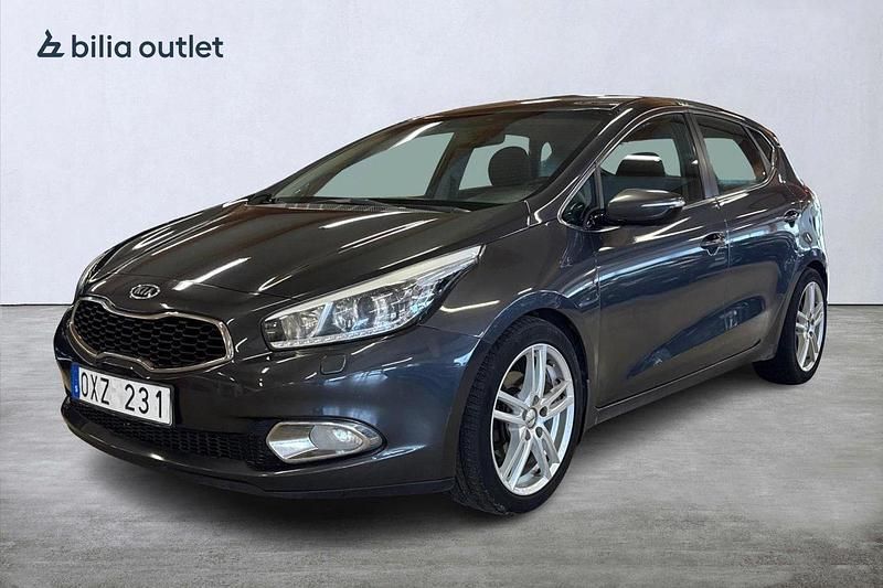 Grå Begagnad 2013 Kia Ceed Halvkombi | 44 900 kr (Bra pris) - Bild 1/4
