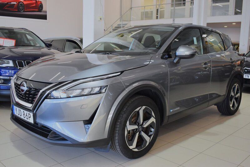 Grå Begagnad 2023 Nissan Qashqai Acenta SUV | 309 000 kr (Marknadspris) - Bild 1/4