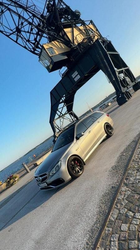 Grå Begagnad 2014 Mercedes E63 AMG AMG Kombi | 310 000 kr - Bild 1/3