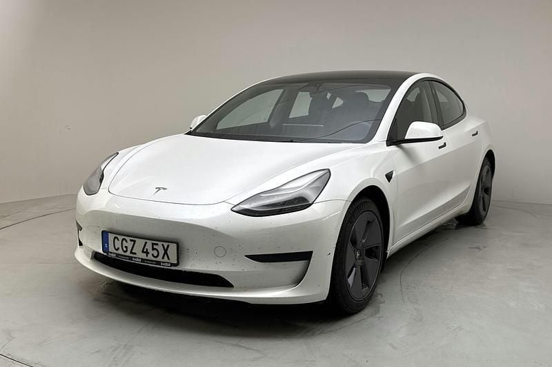 Vit Begagnad 2021 Tesla Model 3 Sedan | 225 000 kr (Superpris) - Bild 1/4