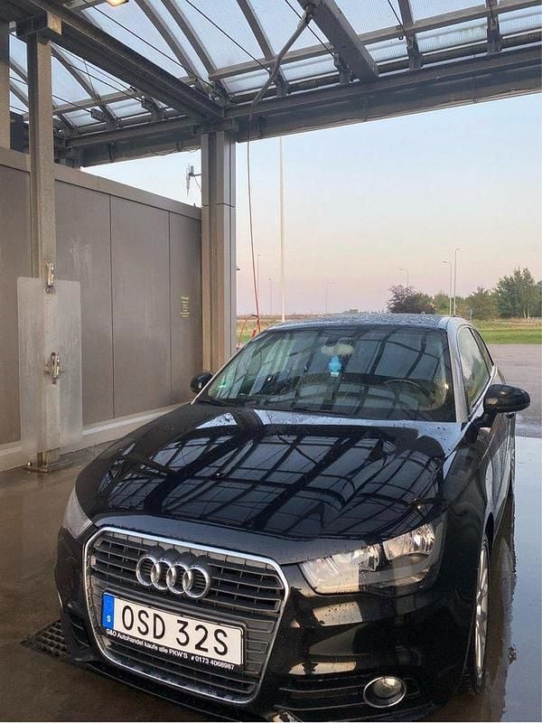 Svart Begagnad 2011 Audi A1 Ambition Halvkombi | 95 000 kr - Bild 1/3
