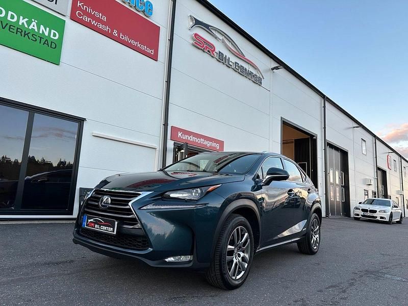 Blå Begagnad 2015 Lexus NX300h Business Edition SUV | 204 000 kr (Marknadspris) - Bild 1/4