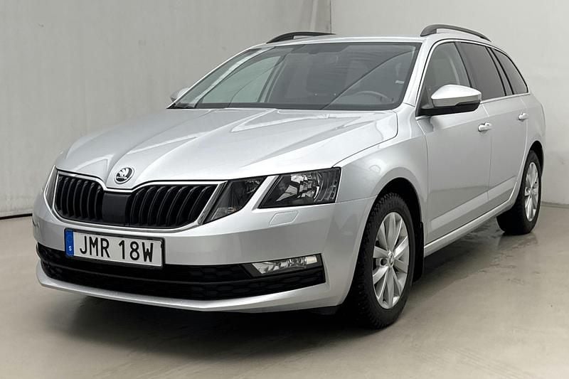 Silver Begagnad 2020 Skoda Octavia Ambition Kombi | 169 000 kr (Bra pris) - Bild 1/4