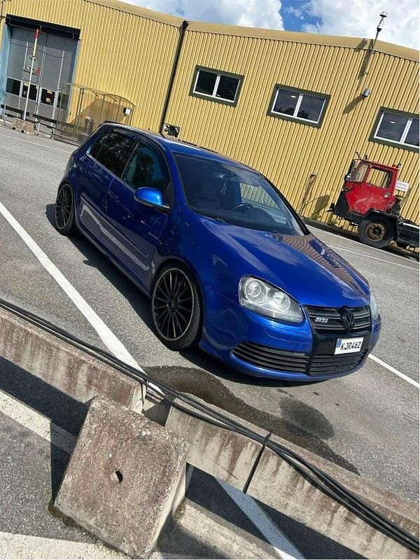Blå Begagnad 2006 VW Golf V R Halvkombi | 125 000 kr - Bild 1/4