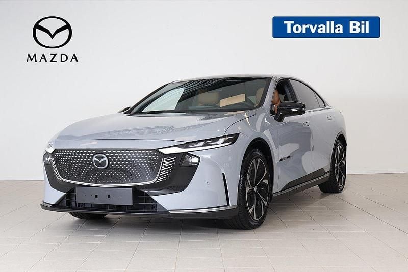 Grå Ny 2025 Mazda 6e Takumi-Line Sedan | 508 400 kr - Bild 1/4