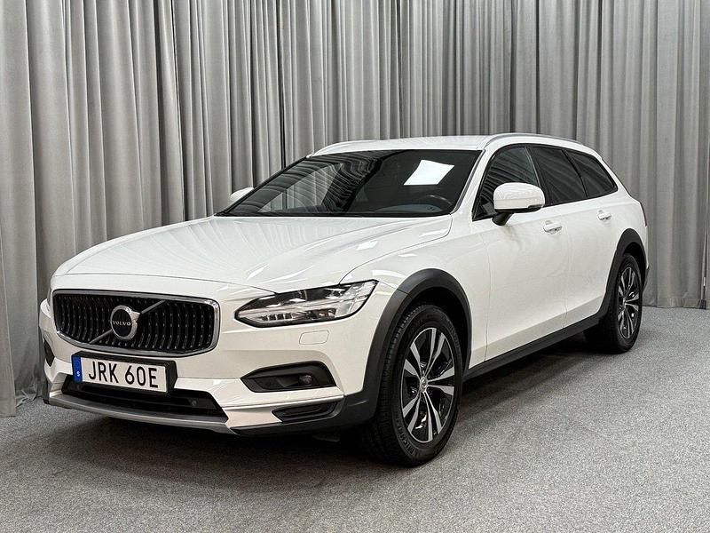 Vit Begagnad 2021 Volvo V90 CC Momentum Kombi | 329 900 kr (Marknadspris) - Bild 1/4