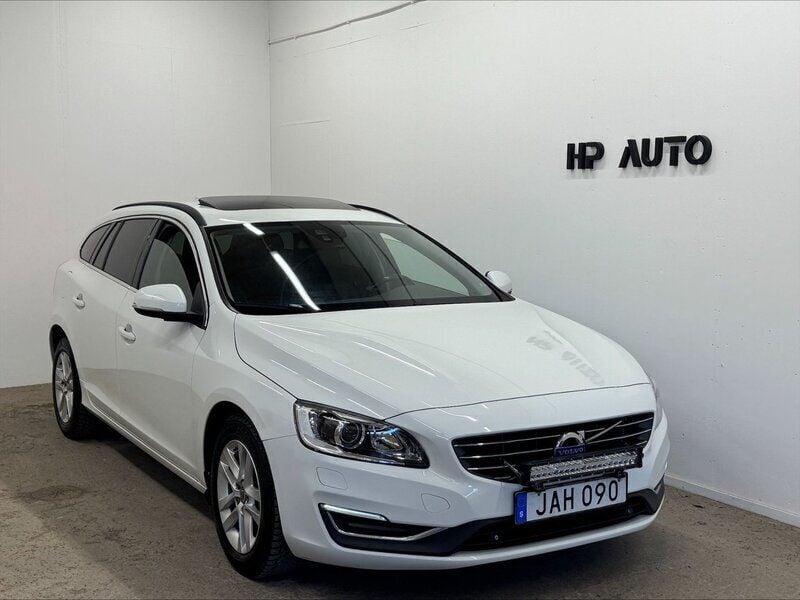 Vit Begagnad 2015 Volvo V60 Momentum Kombi | 154 800 kr (Marknadspris) - Bild 1/4