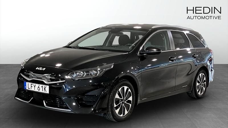 Svart (black) Begagnad 2021 Kia Ceed Sportswagon Advance Kombi | 234 900 kr (Marknadspris) - Bild 1/4