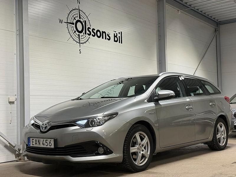 Begagnad Toyota Auris Touring Sports Active 136 HK (100 kW) 2017 Ljusgrå Kombi