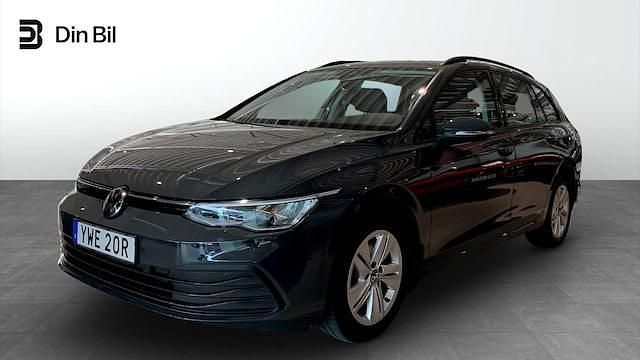 Grå (urano grey) Begagnad 2021 VW Golf VIII Life Kombi | 249 900 kr (Marknadspris) - Bild 1/4