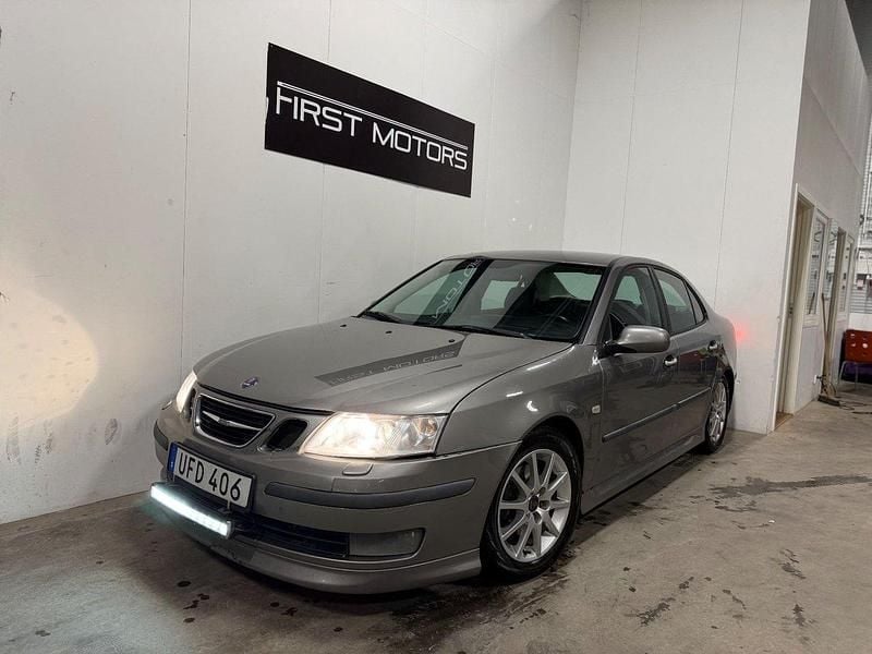 Ljusgrå Begagnad 2003 Saab 9-3 Vector Sedan | 19 900 kr (Lite dyr) - Bild 1/4