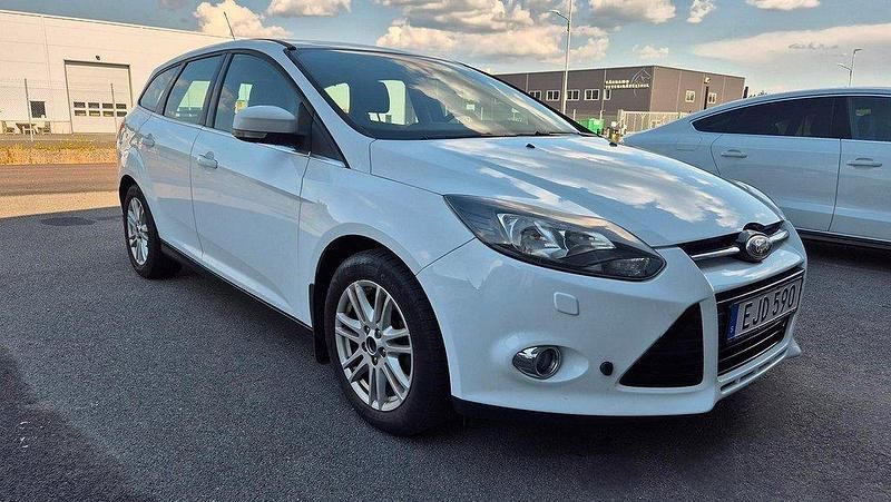 Vit Begagnad 2014 Ford Focus Kombi | 49 900 kr (Superpris) - Bild 1/4