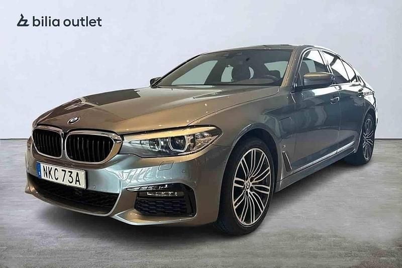 Blå Begagnad 2020 BMW 530e iPerformance Sedan | 309 900 kr (Bra pris) - Bild 1/1