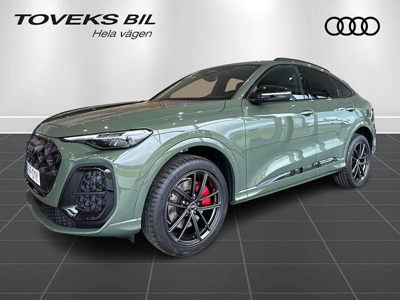 Grön Ny 2025 Audi Q5 Sportback S-Line SUV | 826 600 kr (Marknadspris) - Bild 1/4