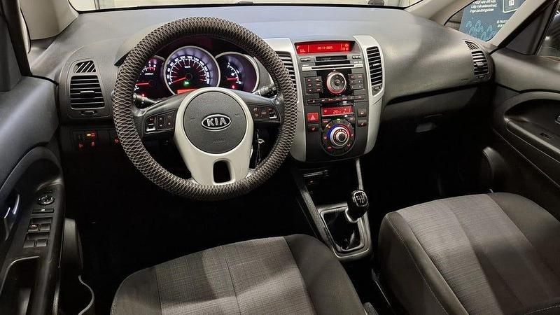 Begagnad Kia Venga Comfort 90 HK (66 kW) 2011 Silver Halvkombi