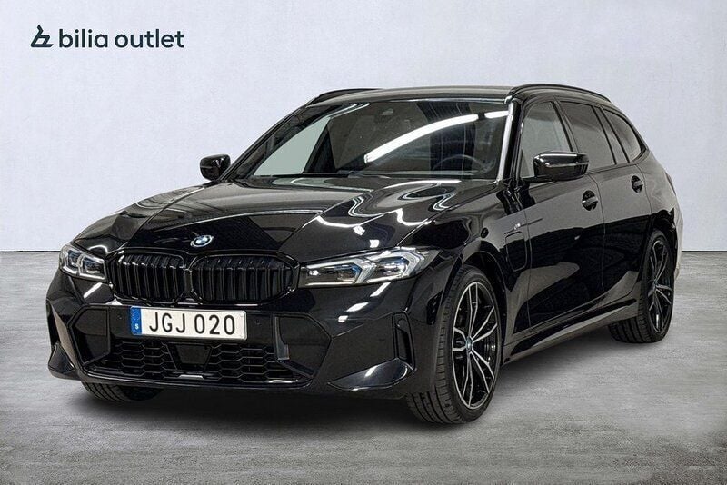 Svart Begagnad 2023 BMW 330e M Sport Kombi | 489 900 kr - Bild 1/2