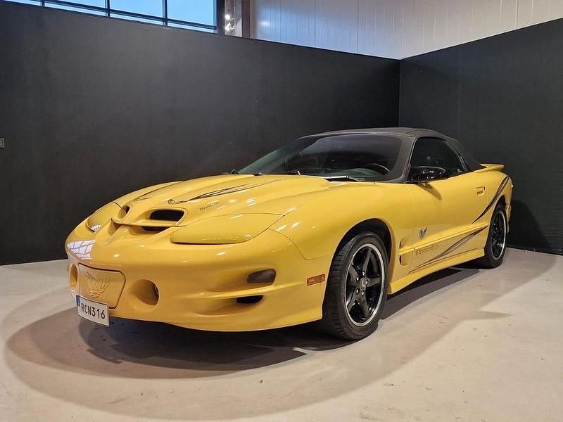 Begagnad Pontiac Firebird 329 HK (241 kW) 2002 Gul Cab