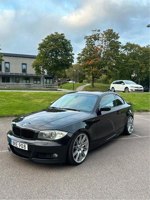 Svart Begagnad 2008 BMW 123 Coupé Advantage Sportkupé | 120 000 kr - Bild 1/4