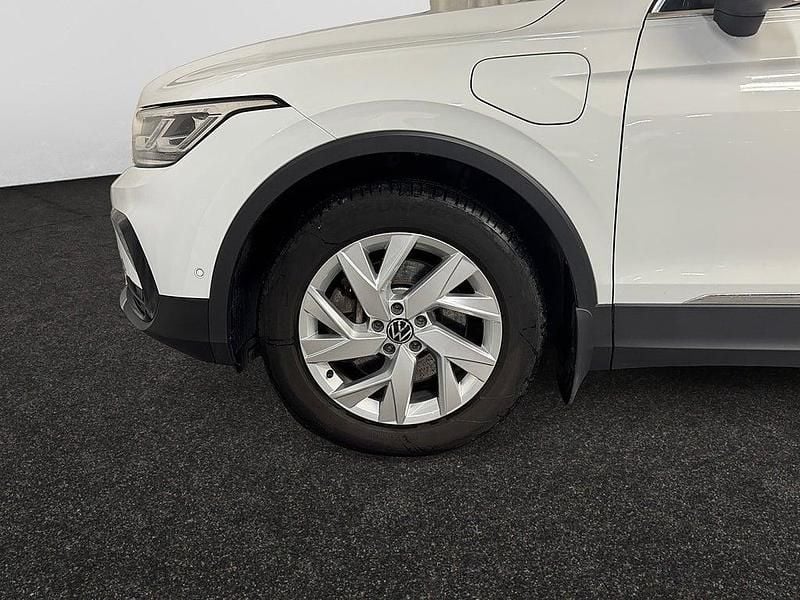Begagnad VW Tiguan Elegance 245 HK (180 kW) 2022 Vit SUV