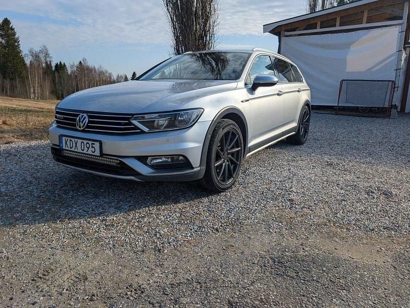 Silver Begagnad 2016 VW Passat Kombi | 165 000 kr (Marknadspris) - Bild 1/4