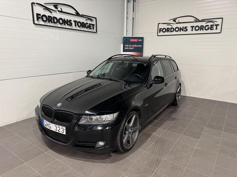 Svart Begagnad 2009 BMW 320 Comfort Edition Kombi | 69 800 kr (Marknadspris) - Bild 1/4