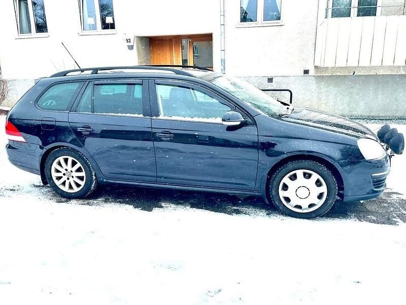 Begagnad VW Golf VI 105 HK (77 kW) 2009 Halvkombi