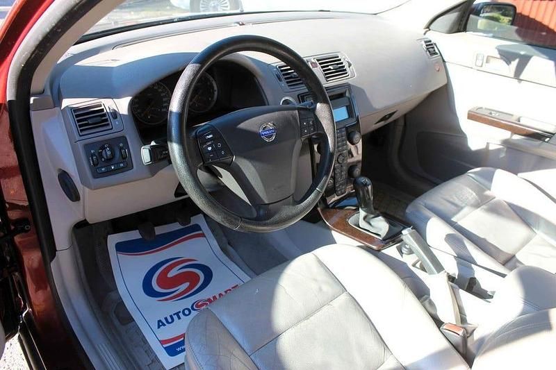Begagnad Volvo S40 Kinetic 140 HK (102 kW) 2005 Röd Sedan