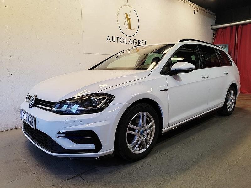 Vit Begagnad 2019 VW Golf VIII GT Kombi | 199 800 kr (Marknadspris) - Bild 1/4