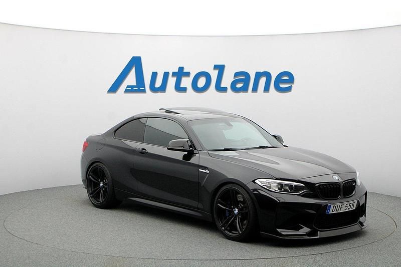 Black sapphire metallic Begagnad 2016 BMW M2 Shadowline Sportkupé | 399 900 kr (Marknadspris) - Bild 1/4