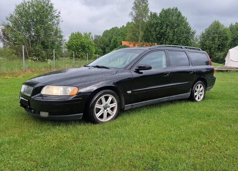 Svart Begagnad 2005 Volvo V70 Kinetic Kombi | 17 890 kr (Superpris) - Bild 1/4
