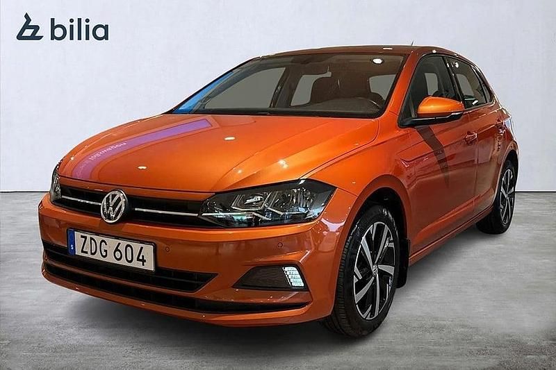 Orange Begagnad 2017 VW Polo Beats Halvkombi | 159 900 kr (Marknadspris) - Bild 1/4