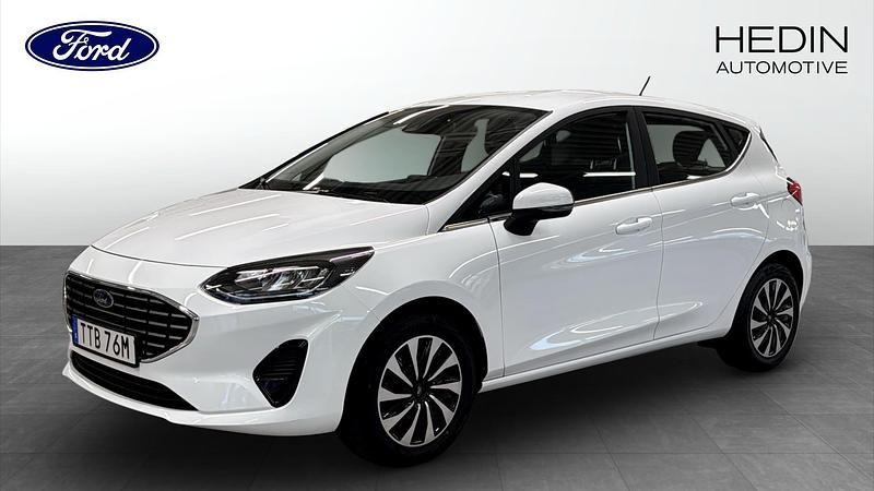 Vit (white) Begagnad 2022 Ford Fiesta Halvkombi | 179 900 kr (Lite dyr) - Bild 1/4