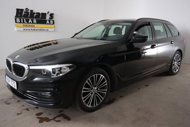 Svart Begagnad 2019 BMW 520 Sport Line Kombi | 329 500 kr (Marknadspris) - Bild 1/4