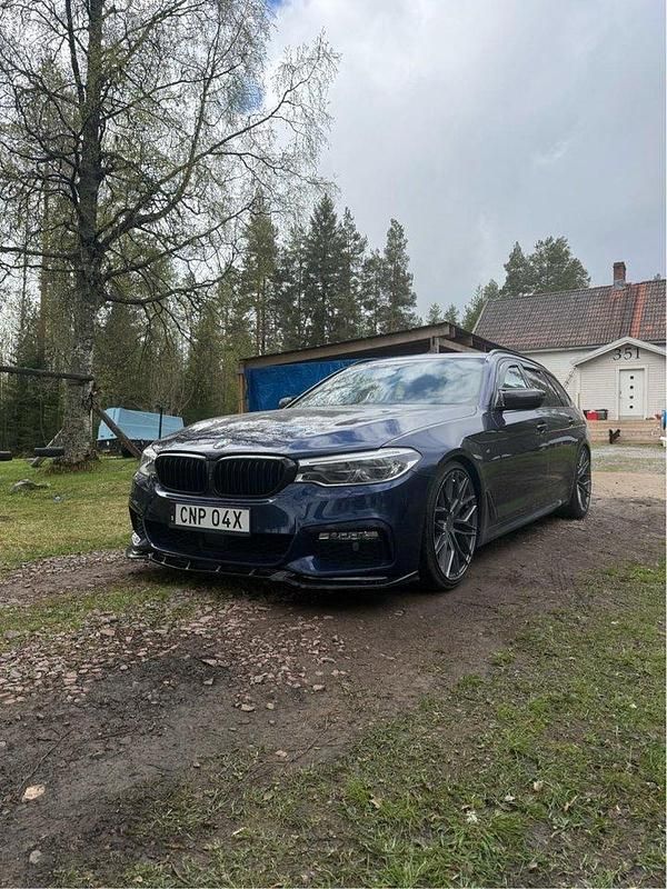 Blå Begagnad 2018 BMW 540 M Sport Kombi | 330 000 kr (Marknadspris) - Bild 1/4