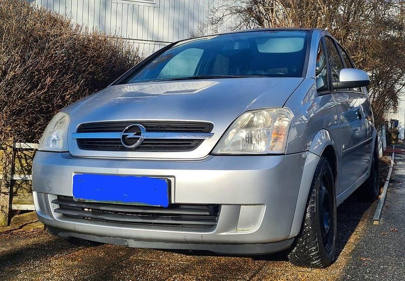 Grå Begagnad 2005 Opel Meriva Minibuss | 30 000 kr (Lite dyr) - Bild 1/4
