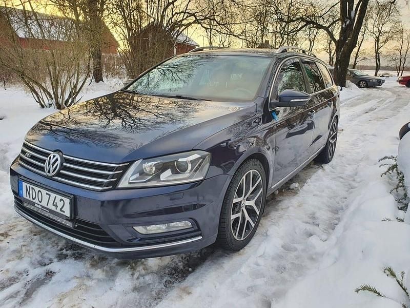 Mörk blå Begagnad 2013 VW Passat Kombi | 55 000 kr (Lite dyr) - Bild 1/4