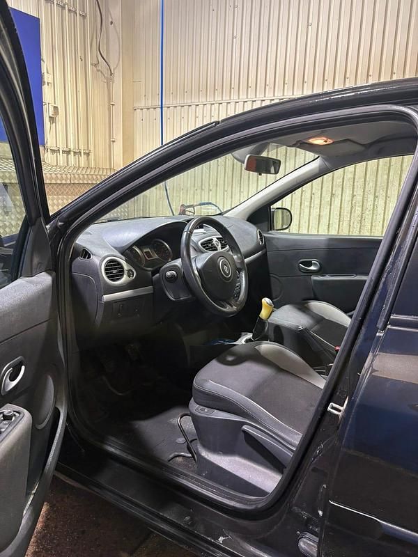 Begagnad Renault Clio R.S. 101 HK (74 kW) 2011 Halvkombi