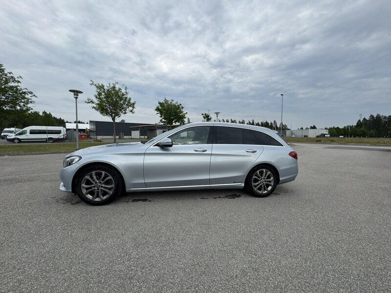 Silver Begagnad 2018 Mercedes C220 Avantgarde Kombi | 231 000 kr (Marknadspris) - Bild 1/4