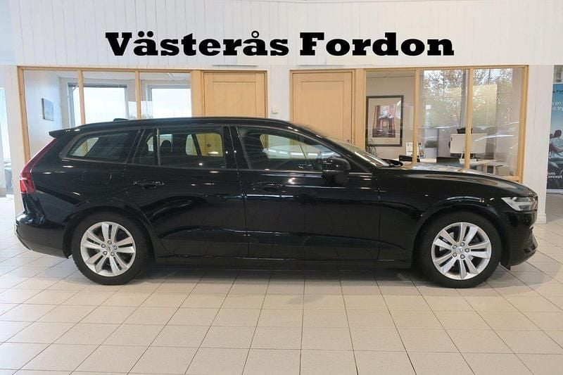 Svart Begagnad 2018 Volvo V60 Momentum Kombi | 225 900 kr (Marknadspris) - Bild 1/4