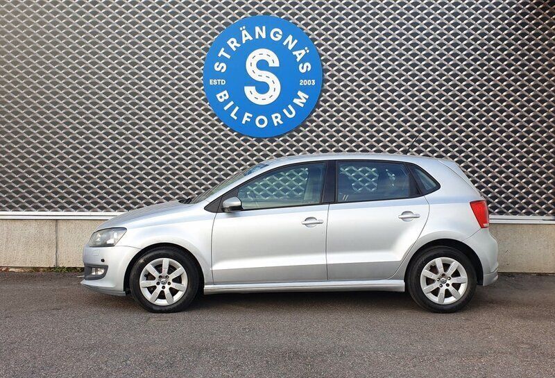 Silver Begagnad 2011 VW Polo Halvkombi | 75 000 kr (Lite dyr) - Bild 1/4