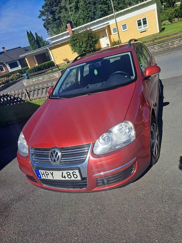 Röd Begagnad 2009 VW Golf Kombi | 31 000 kr (Bra pris) - Bild 1/4