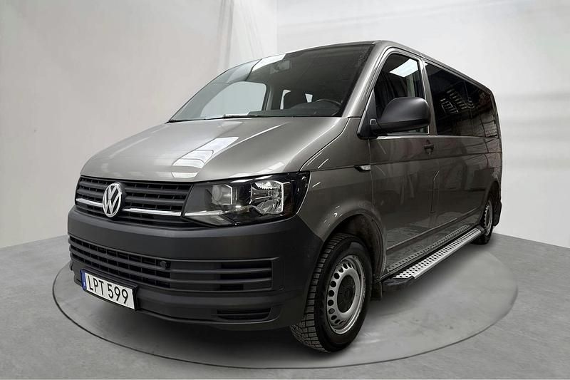 Ljusbrun Begagnad 2018 VW Caravelle Minibuss | 245 000 kr (Superpris) - Bild 1/4