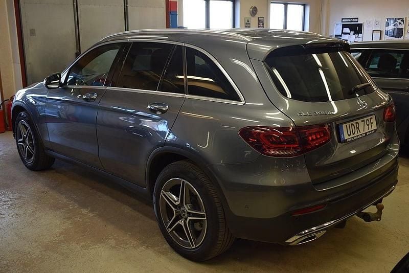 Begagnad Mercedes GLC300e AMG line 306 HK (225 kW) 2020 Grå SUV