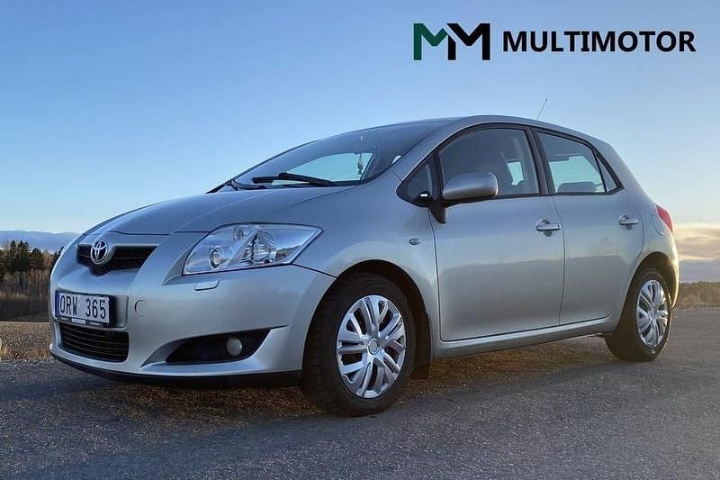 Silver Begagnad 2008 Toyota Auris Halvkombi | 49 900 kr (Marknadspris) - Bild 1/4